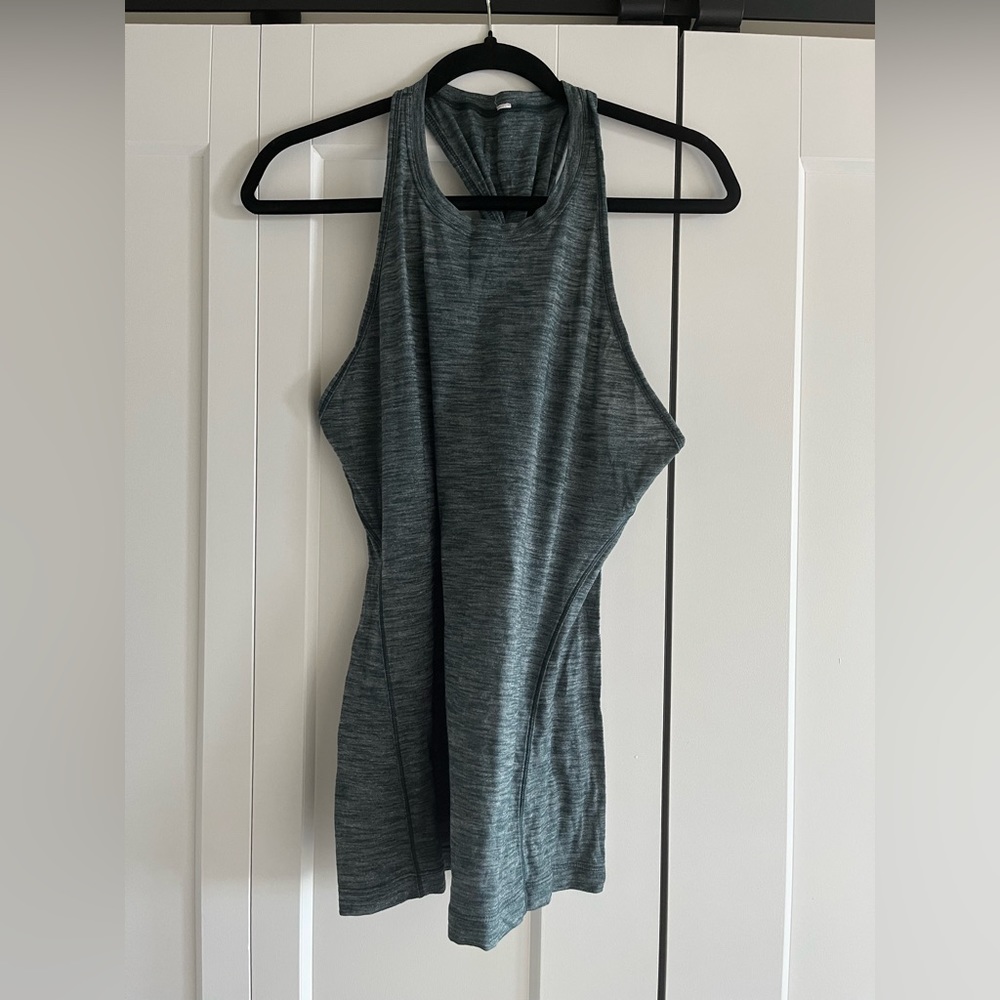 🌴EUC lululemon high neck twist-back tank, Size 8🌴